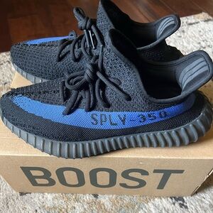 Size 7.5 - adidas Yeezy Boost 350 V2 Low Dazzling Blue